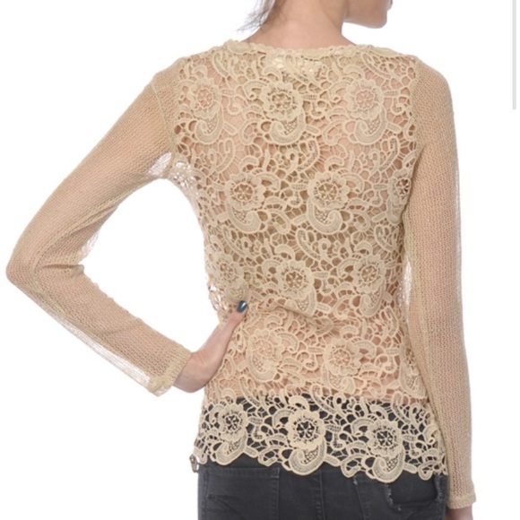 ♥️SALE♥️a’ Reve Sheer Floral Top w/Mesh Sleeves - Picture 2 of 3